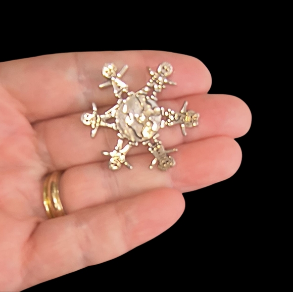 Vintage EFS Mexico Sterling Silver World's Children Snowflake  Brooch - Picture 5 of 9